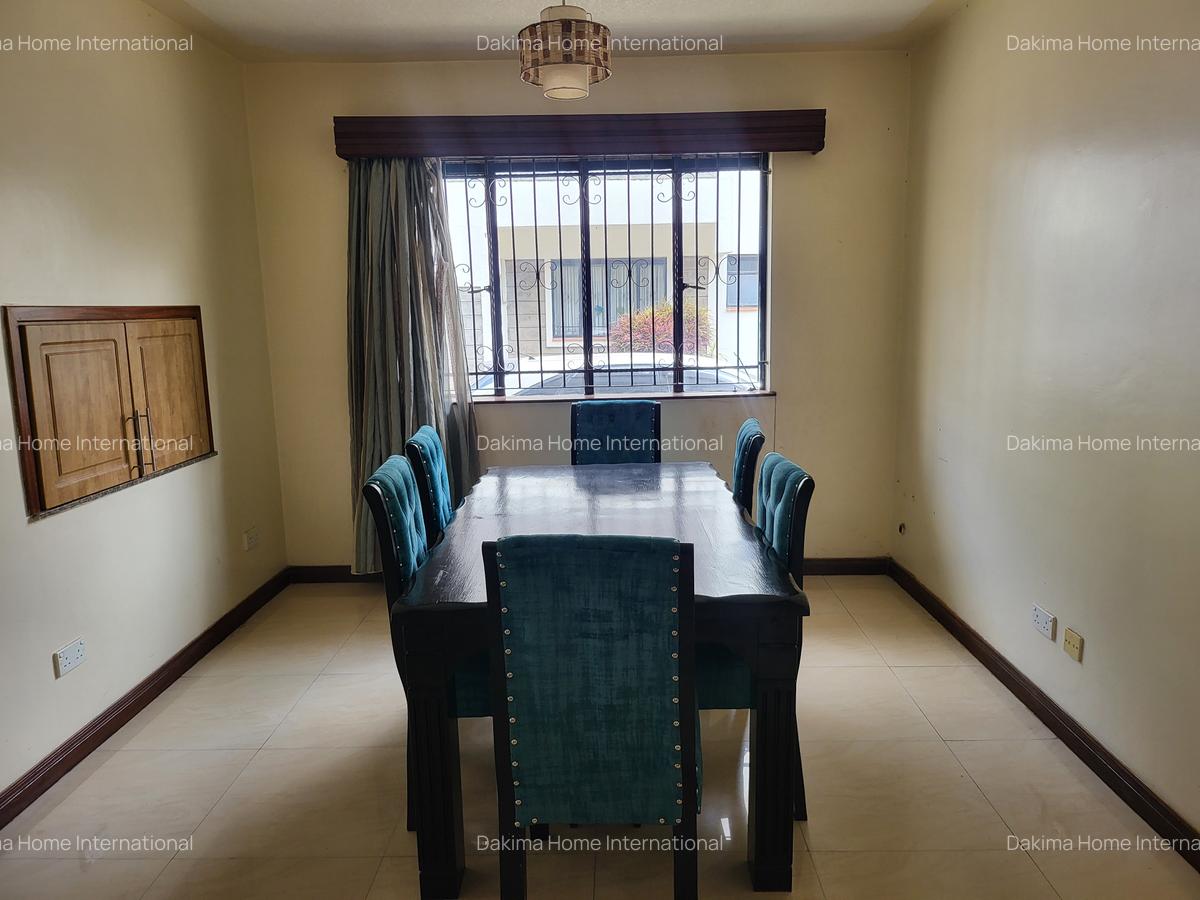 4 Bed Townhouse with En Suite in Brookside - 8
