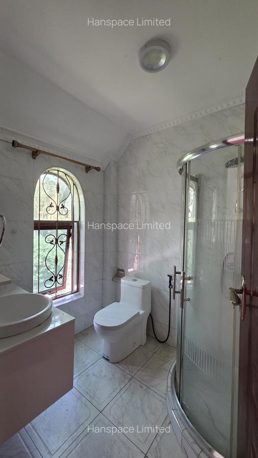 5 Bed Townhouse with En Suite in Lavington - 14