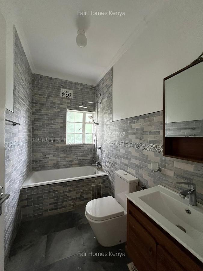3 Bed House with En Suite at Lavington Green - 10