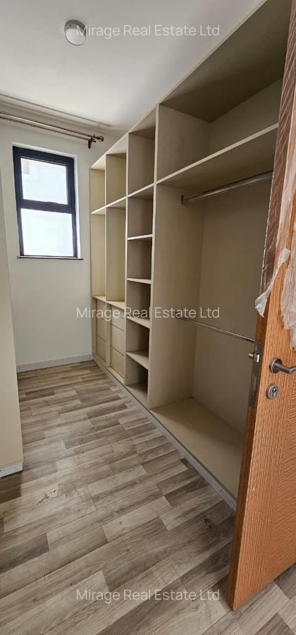 5 Bed Townhouse with En Suite in Lavington - 4