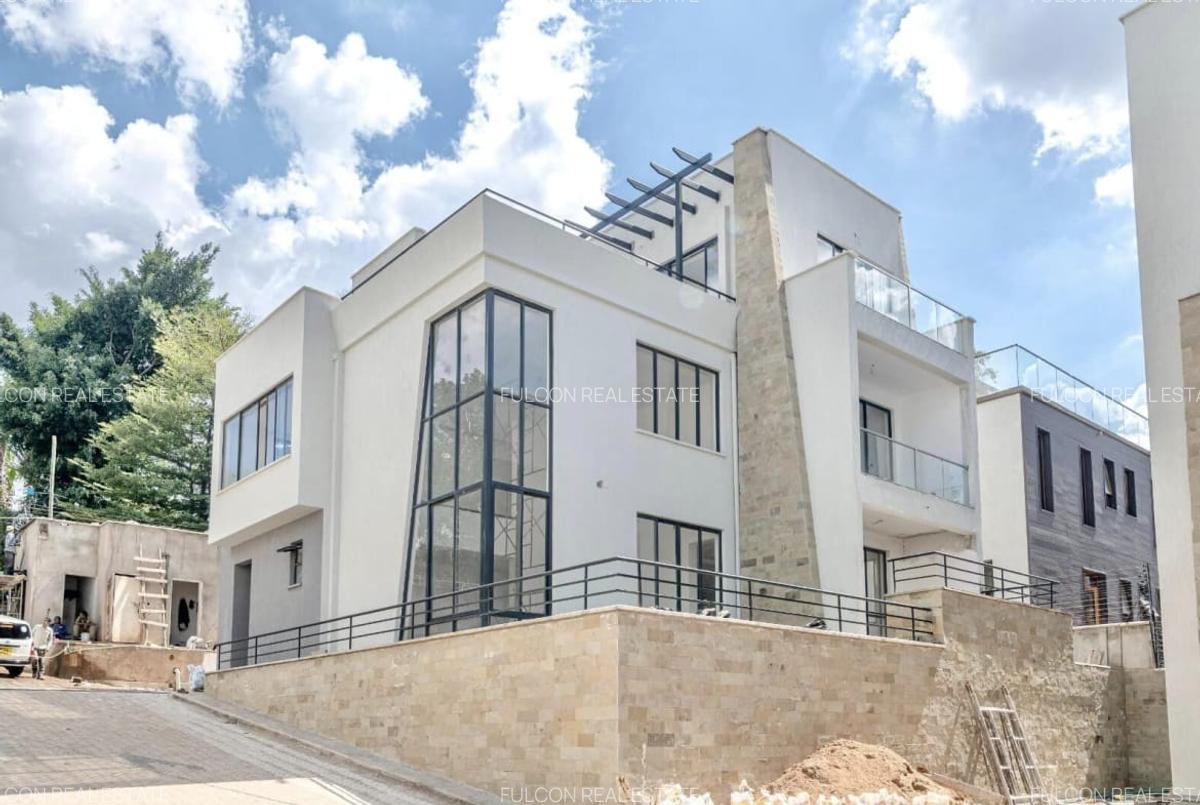 5 Bed Villa with En Suite in Lavington - 1