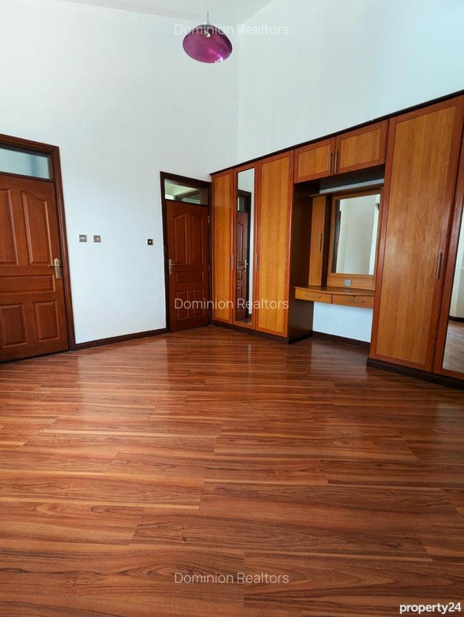 4 Bed Townhouse with En Suite at Grevilia Grove - 11