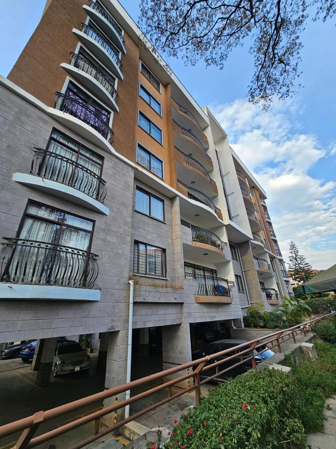 3 Bed Apartment with En Suite at Lavington - 19