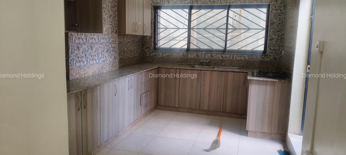 1 Bed Apartment with En Suite at Parklands - 10