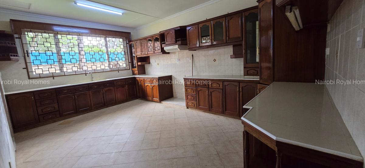 5 Bed Townhouse with En Suite at Lavington Mall - 15