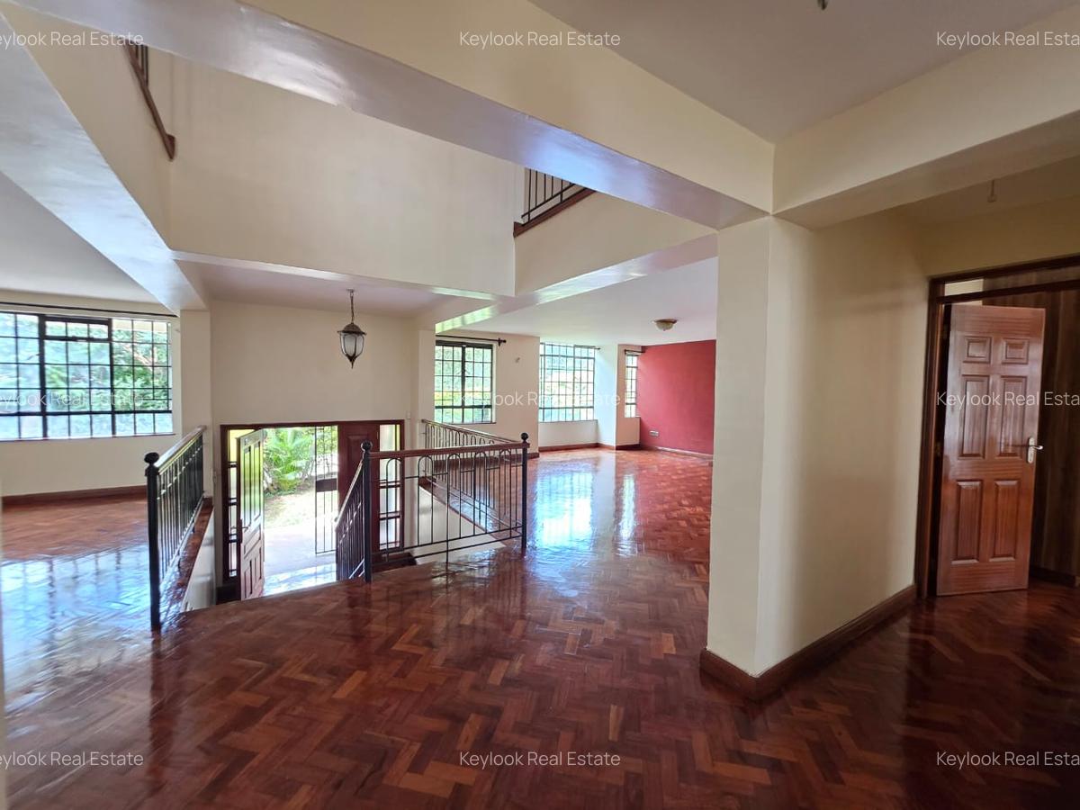5 Bed Townhouse with En Suite at Lavington - 2