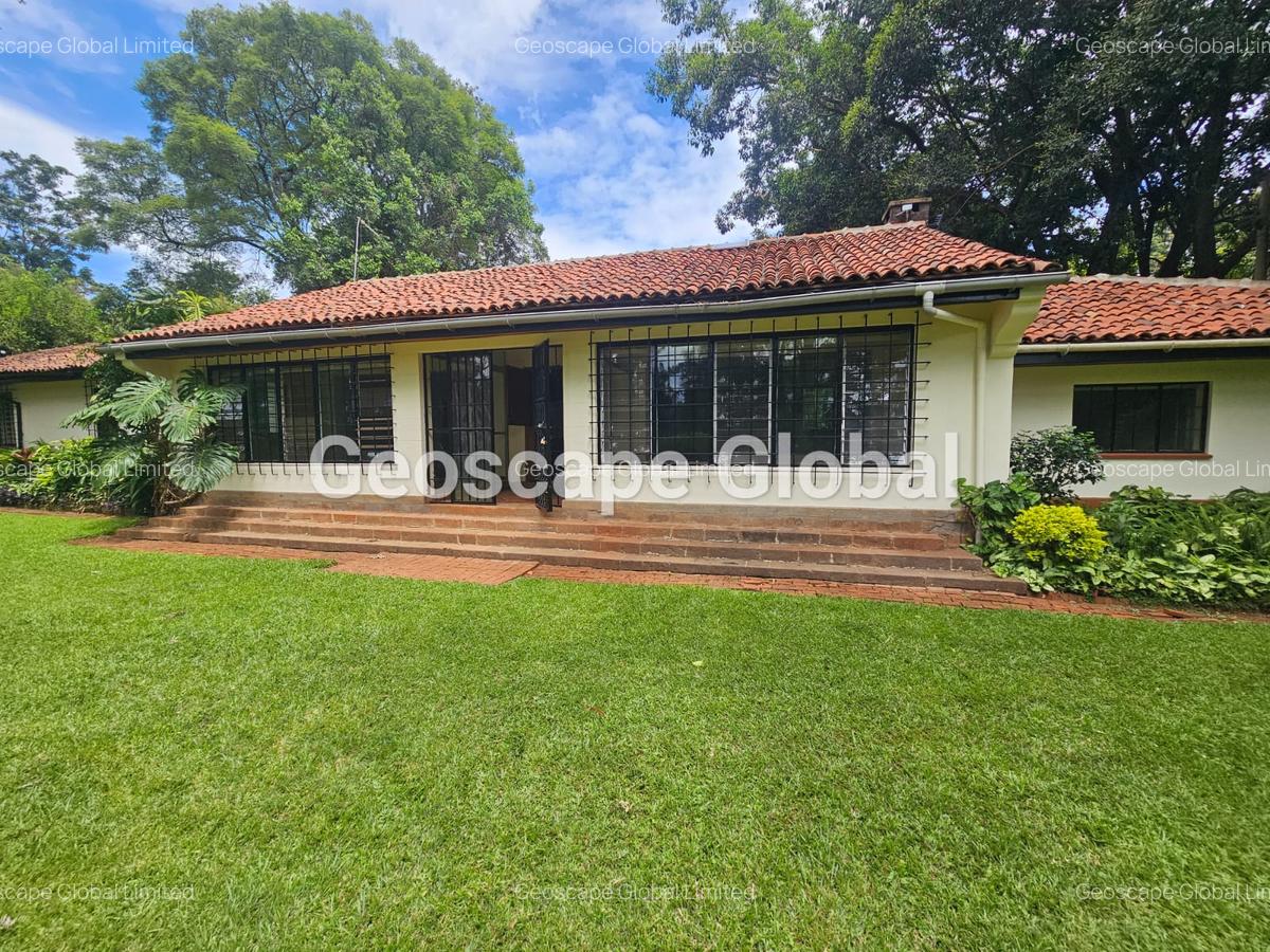 4 Bed House with En Suite in Rosslyn - 9