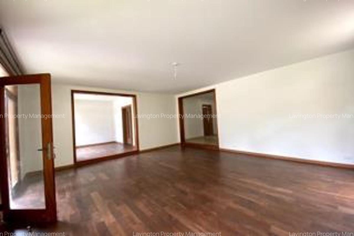 5 Bed Townhouse with En Suite at Lavington Green - 3