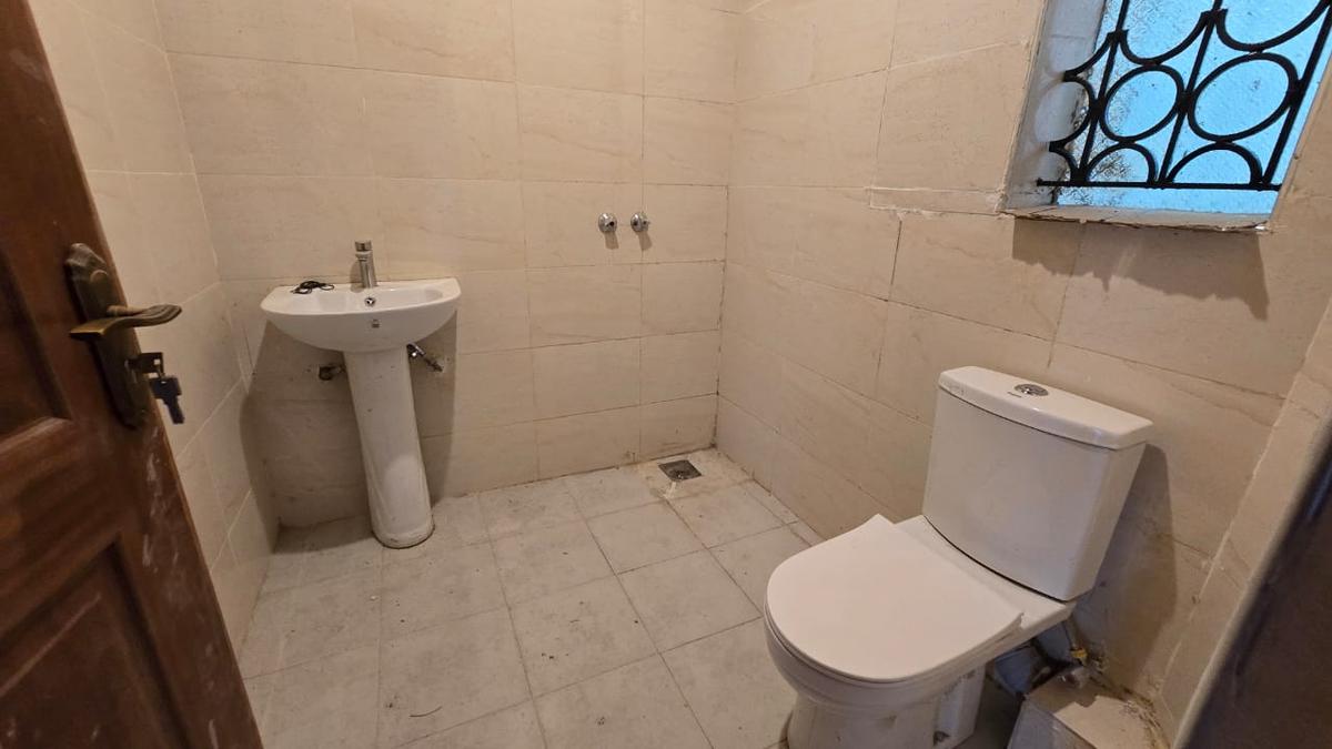 4 Bed House with En Suite in Lavington - 20