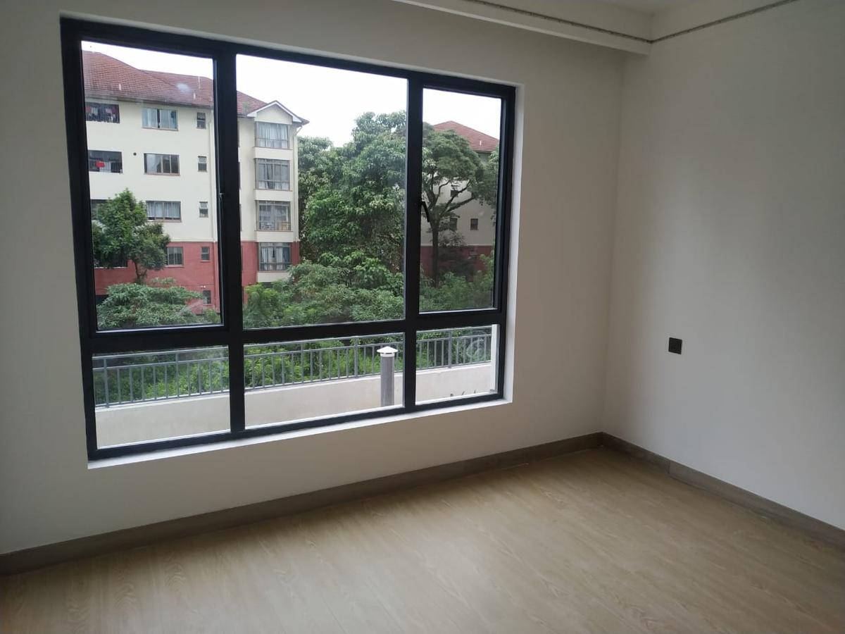 2 Bed Apartment with En Suite in Lavington - 8