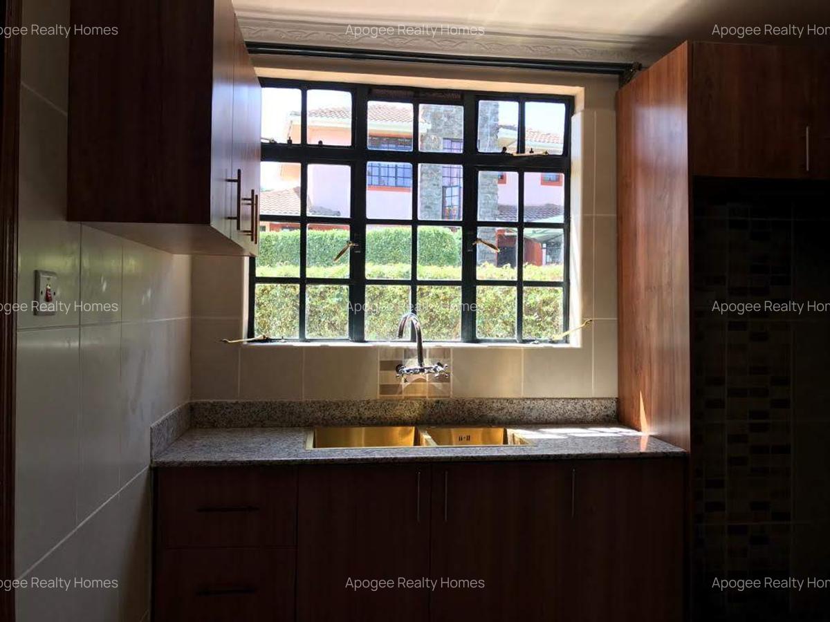 4 Bed House with En Suite at Fourways Junction Estate - 17