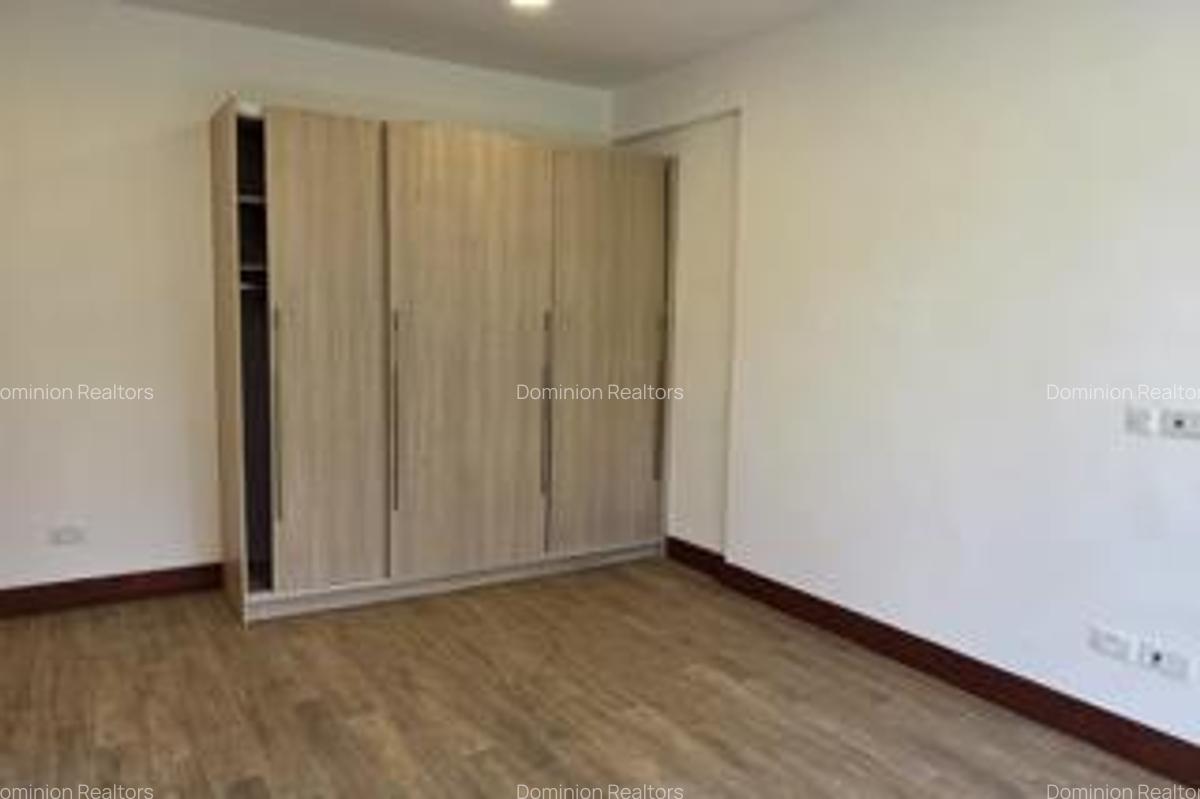 3 Bed Apartment with En Suite in Parklands - 17