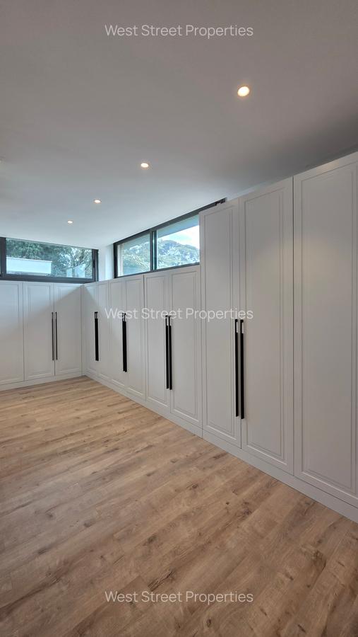 5 Bed Villa with En Suite at Lavington - 5