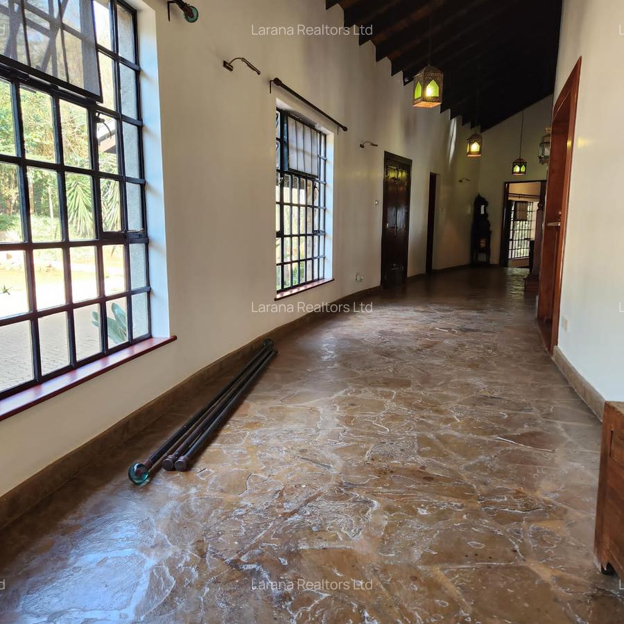 5 Bed House with En Suite at Hardy - 14