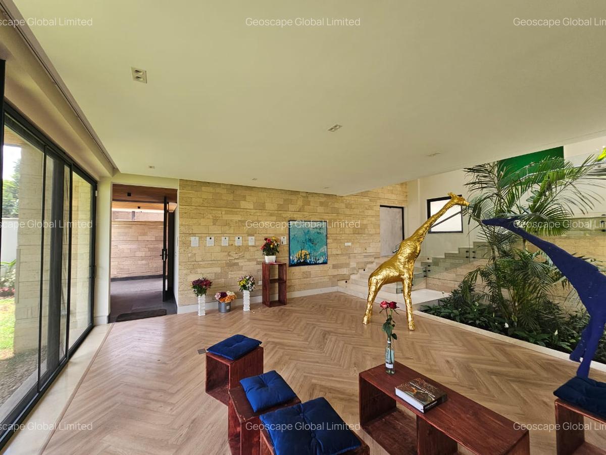 5 Bed Townhouse with En Suite in Spring Valley - 2