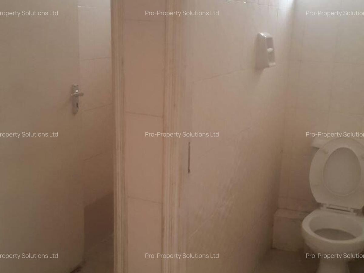 2 Bed Apartment in Donholm - 5