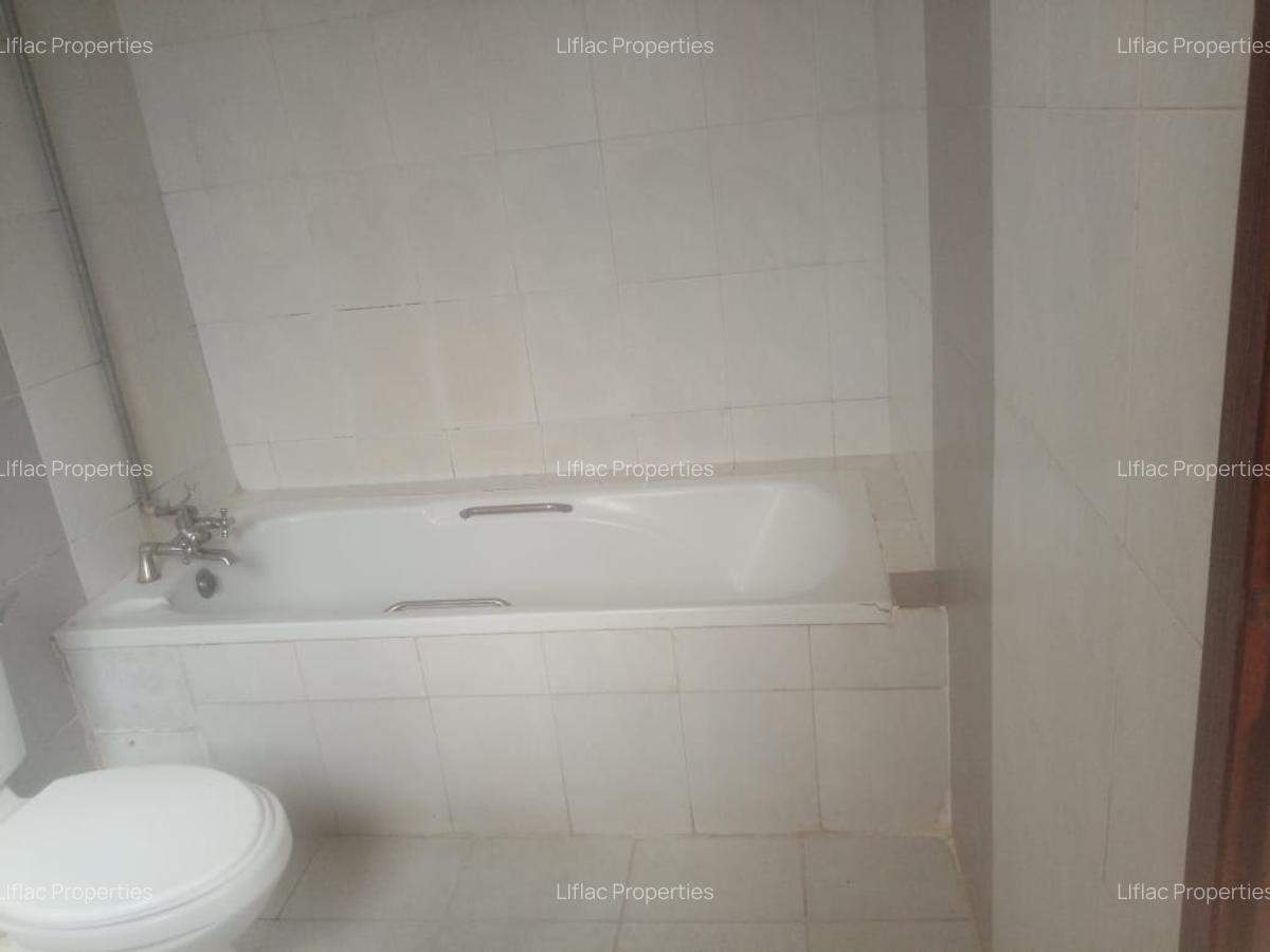 4 Bed Apartment with En Suite at Dennis Pritt - 20