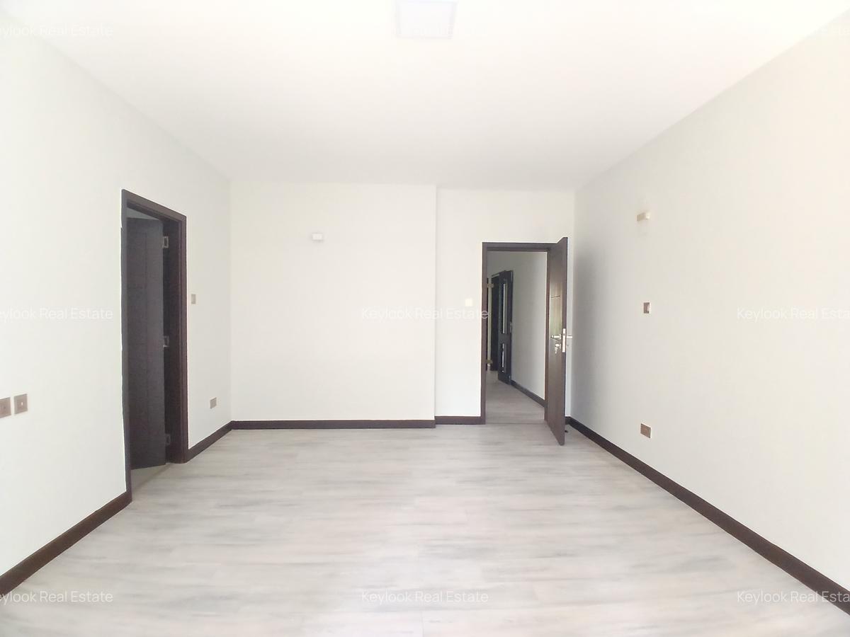 3 Bed Apartment with En Suite at Riverside Drive - 17