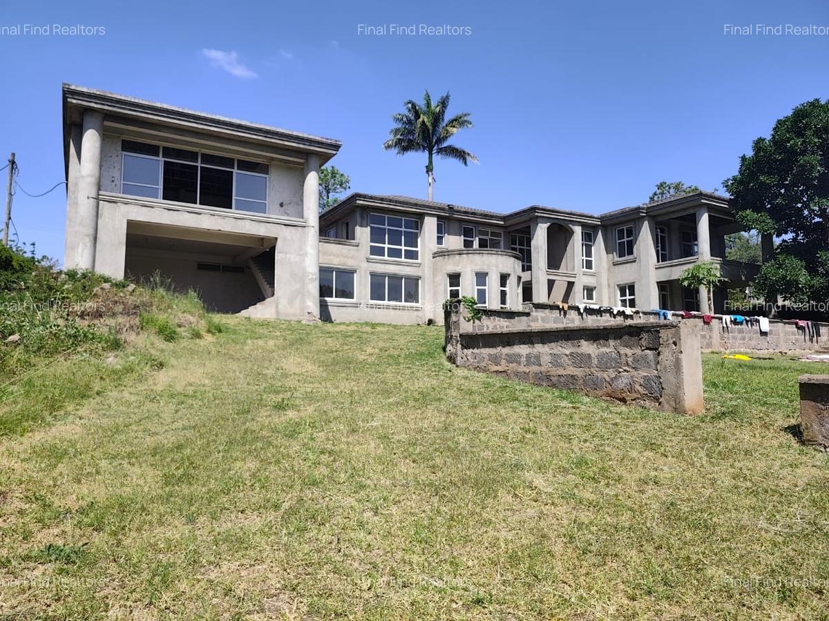 5 Bed House with En Suite in Runda - 1