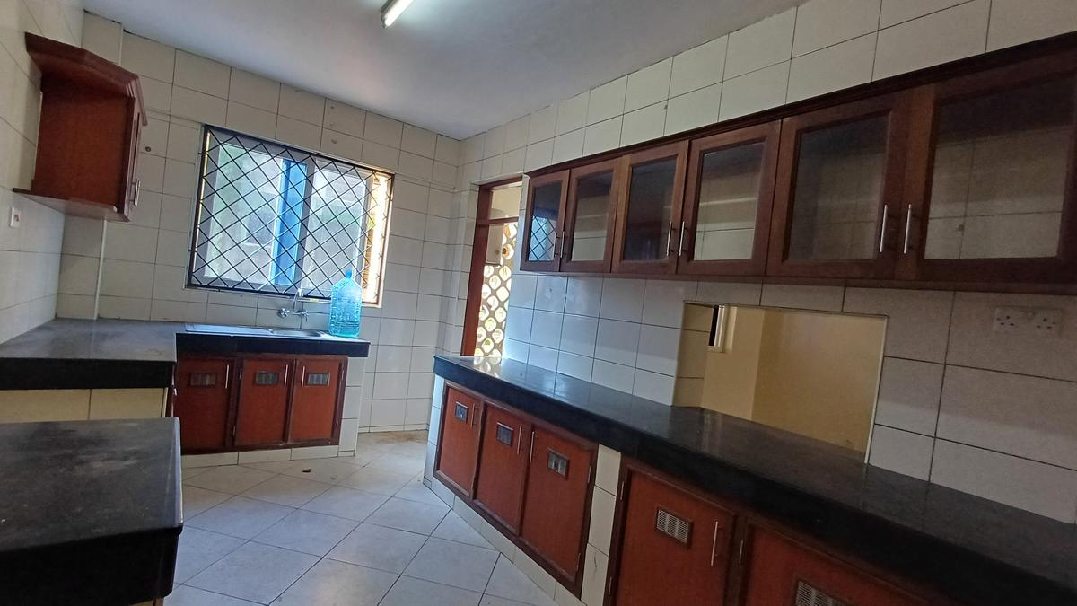 3 Bed Apartment with En Suite at Beach Road - 1