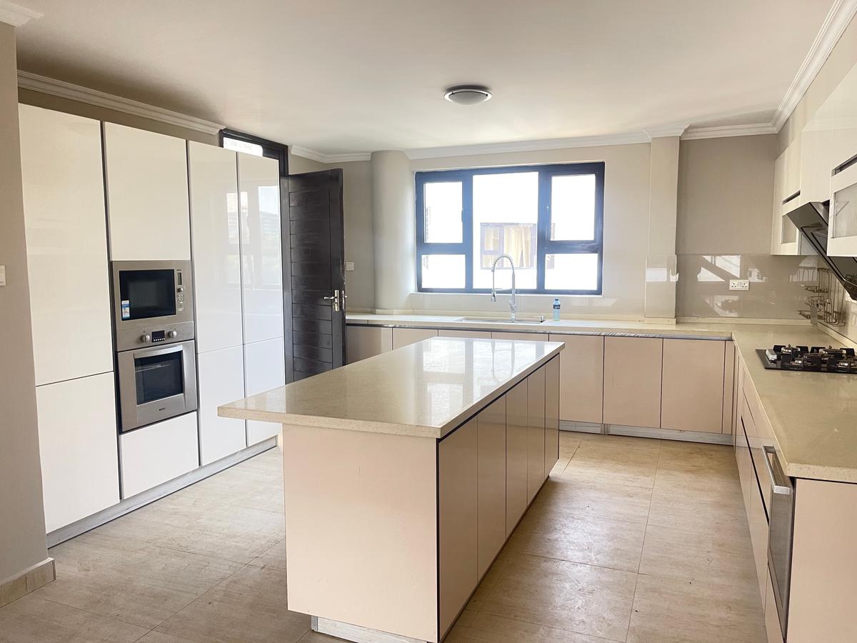 4 Bed Apartment in Riverside - 14