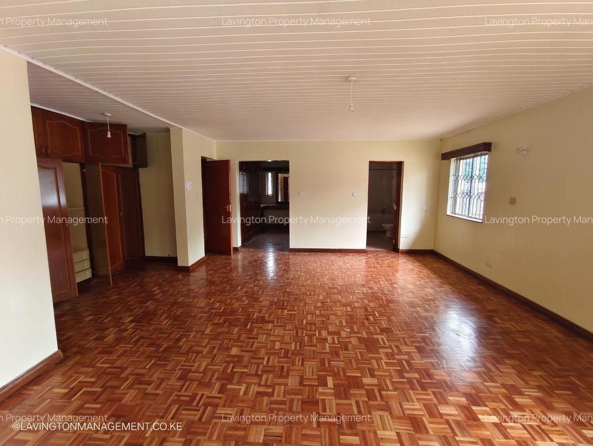 5 Bed House with En Suite at Lavington Green - 14