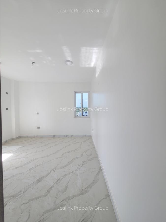 4 Bed Apartment with En Suite at Moyern Drive - 8