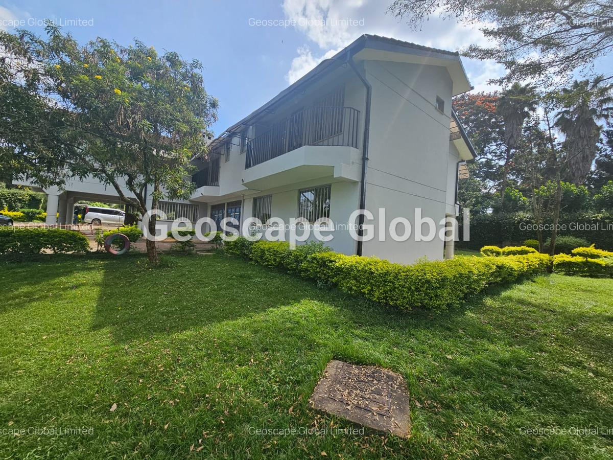 5 Bed House with En Suite in Nyari - 1