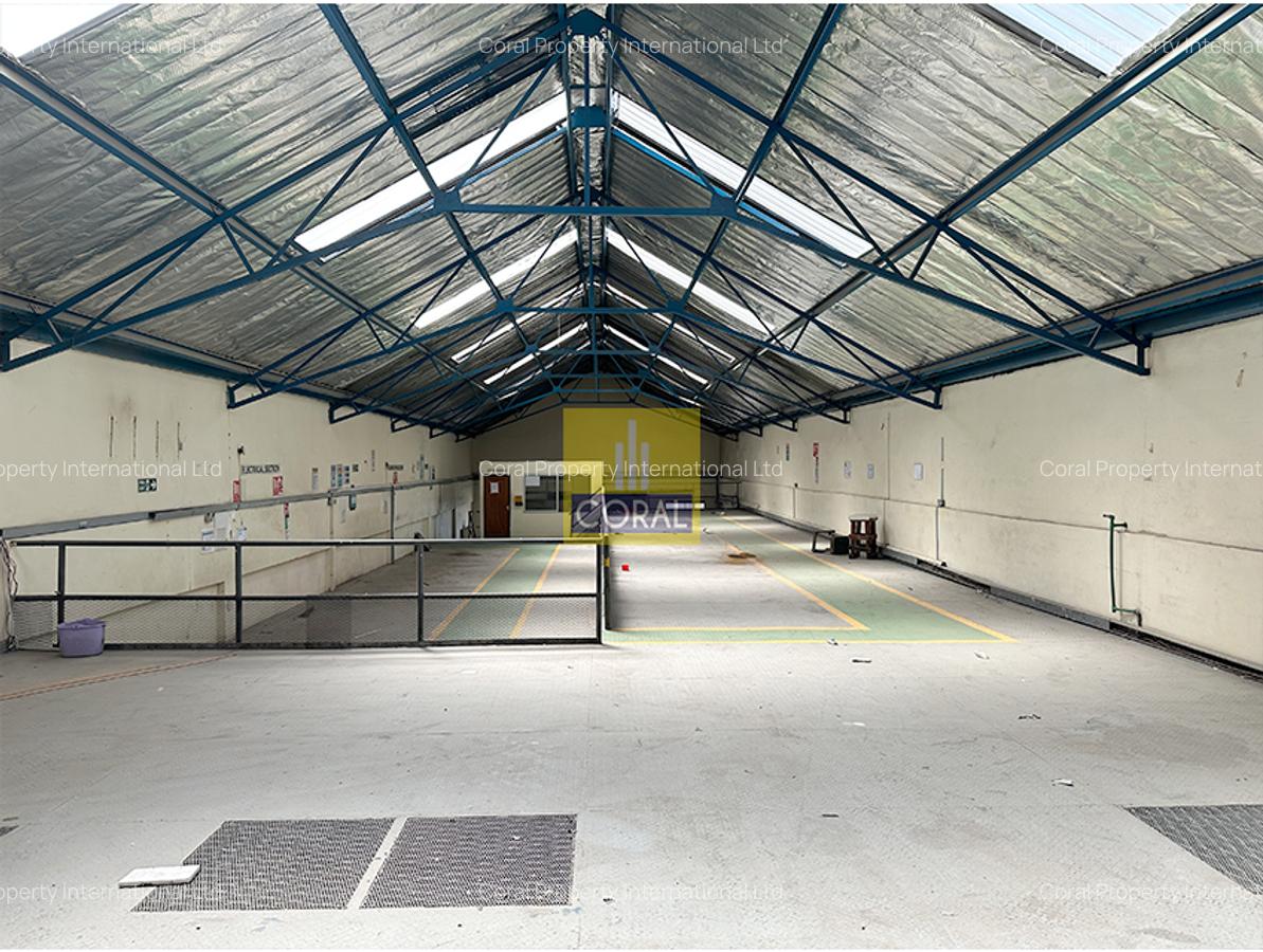 29,825 ft² Warehouse in Industrial Area - 1