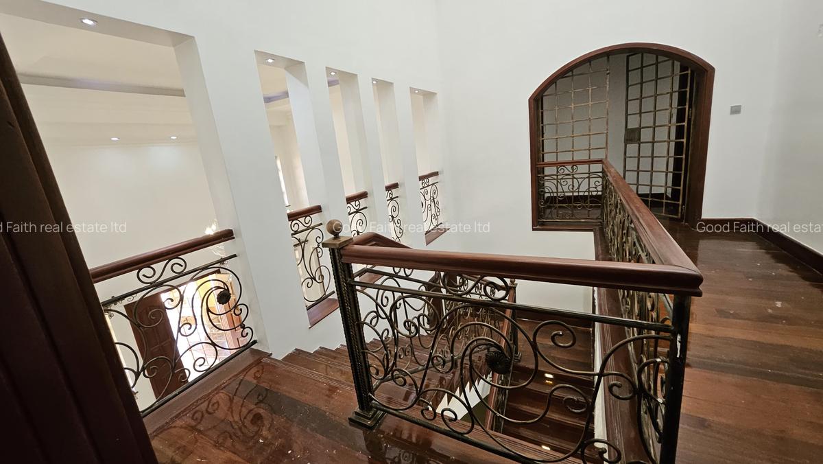 5 Bed House with En Suite in Runda - 15