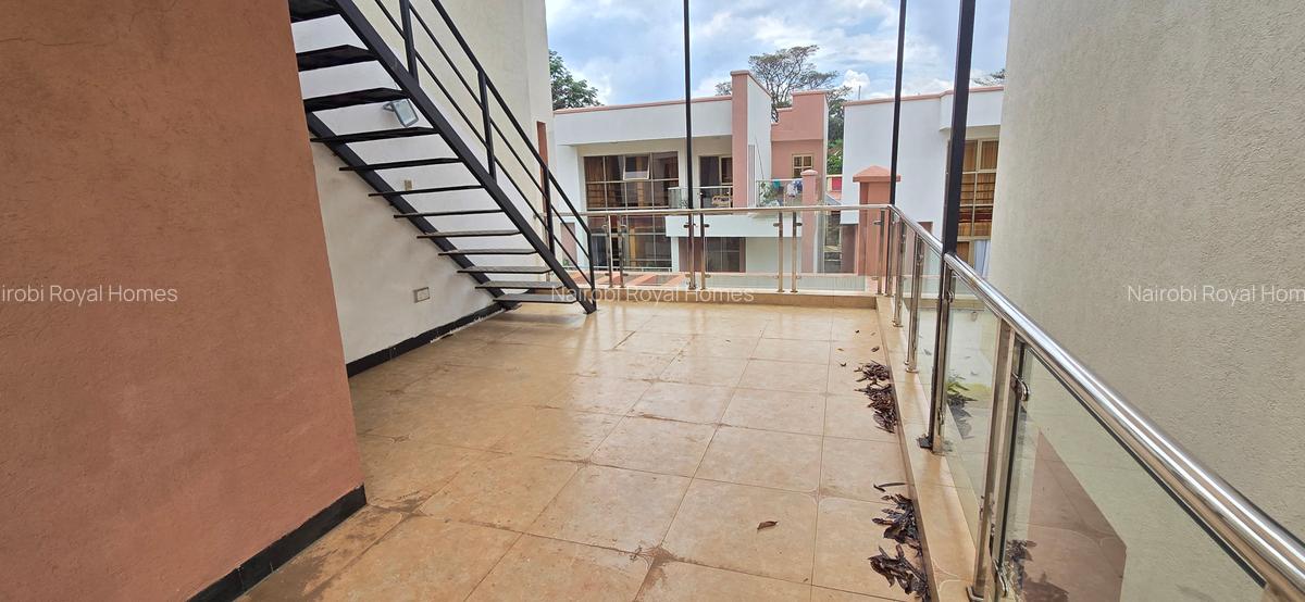 5 Bed Townhouse with En Suite at Lavington Green - 4