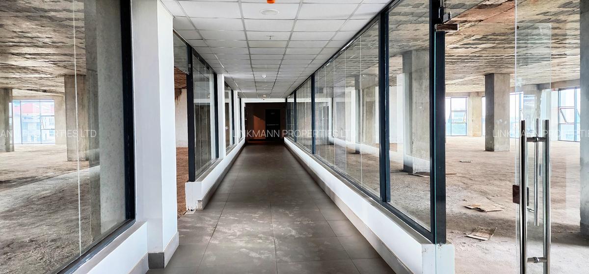 4,000 ft² Office with Service Charge Included in Riverside - 14