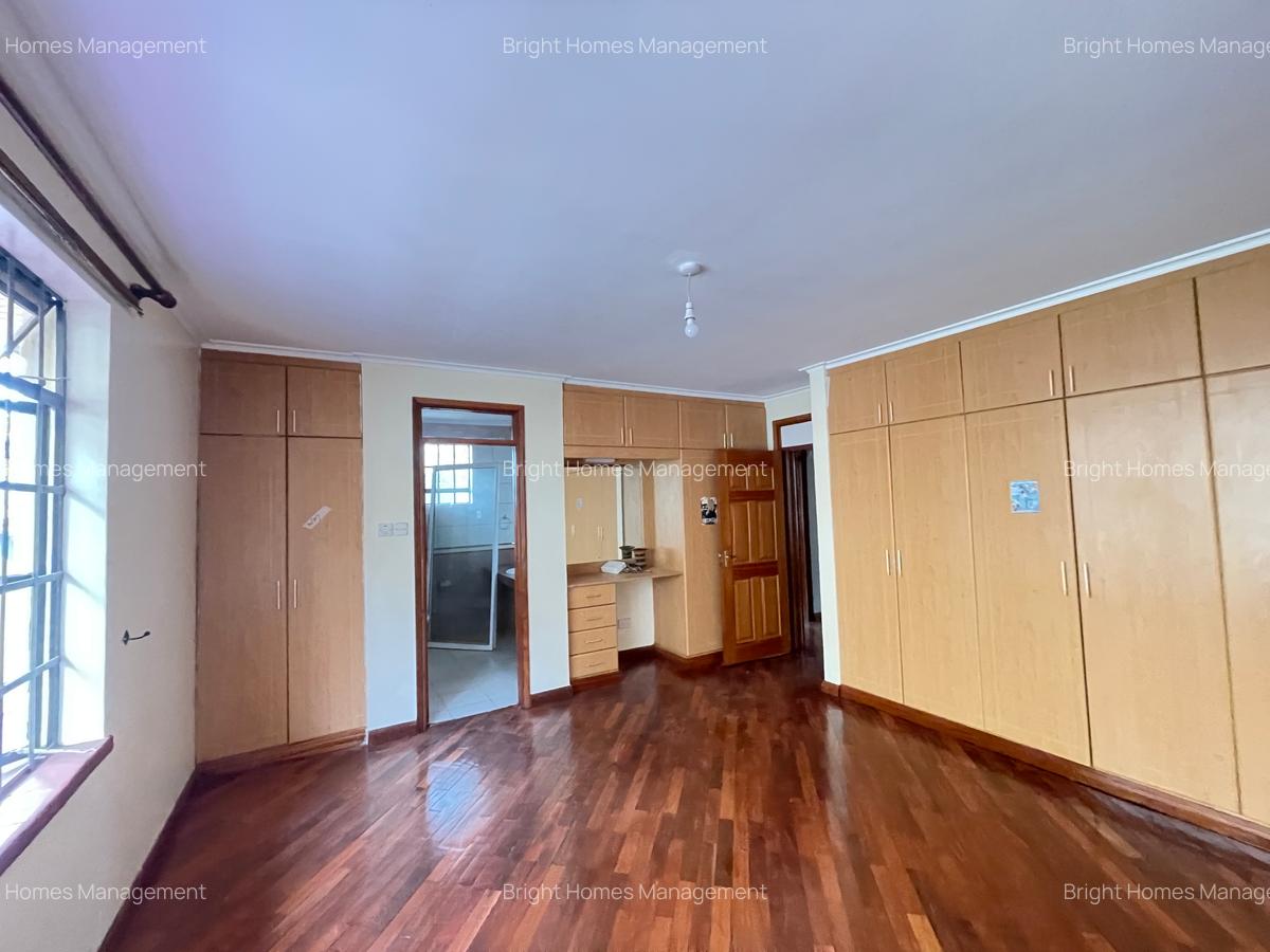 4 Bed Townhouse with En Suite in Lavington - 17