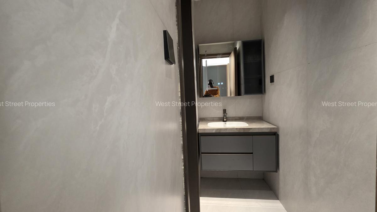 6 Bed Villa with En Suite in Lavington - 4