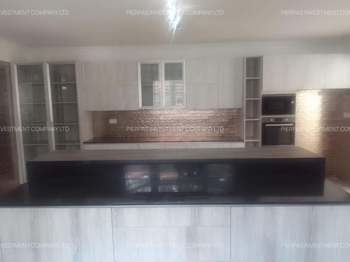 5 Bed Townhouse with En Suite in Rosslyn - 6