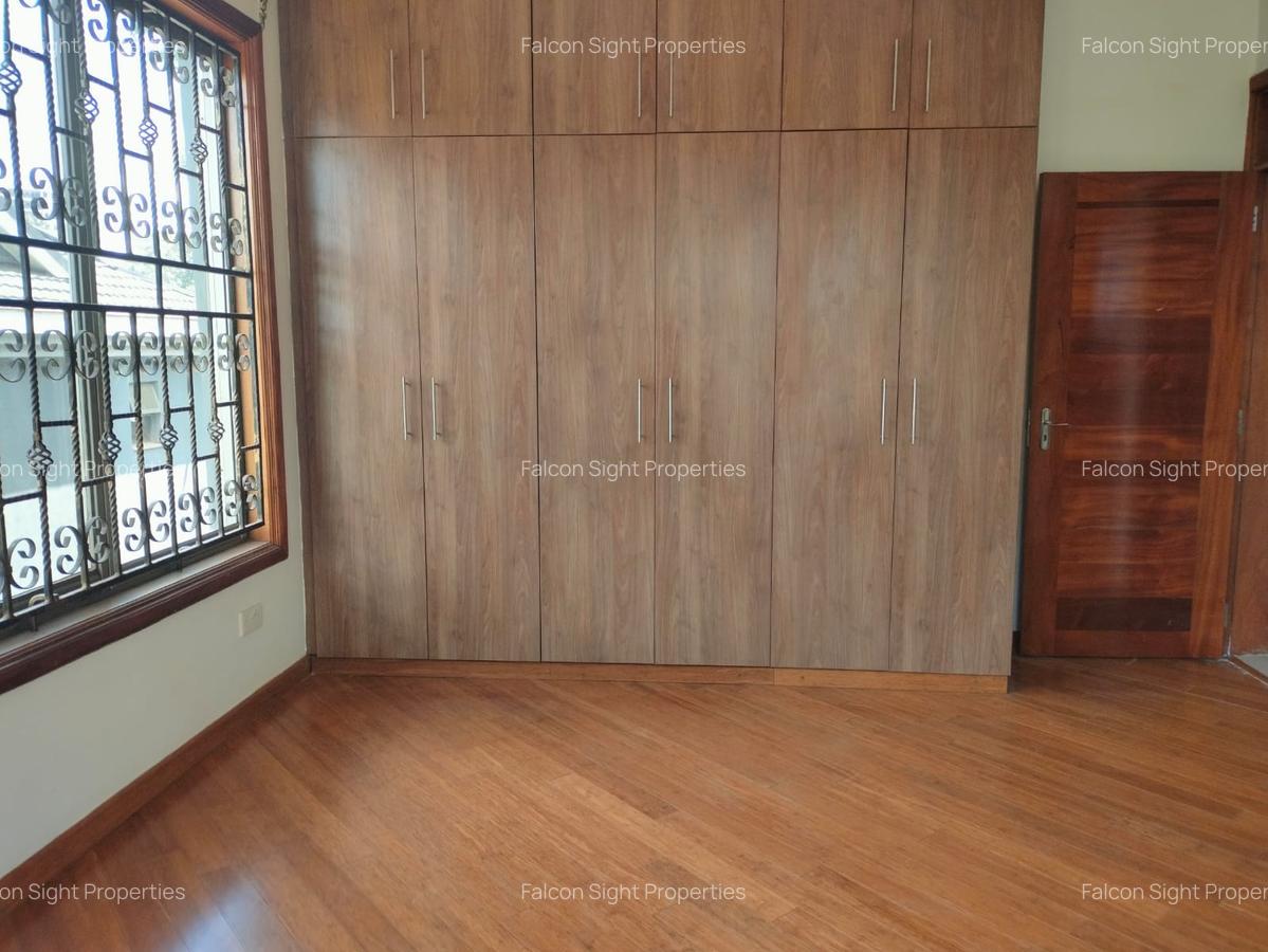 5 Bed Townhouse with Garden at Easy Access To Peponi Road - 5