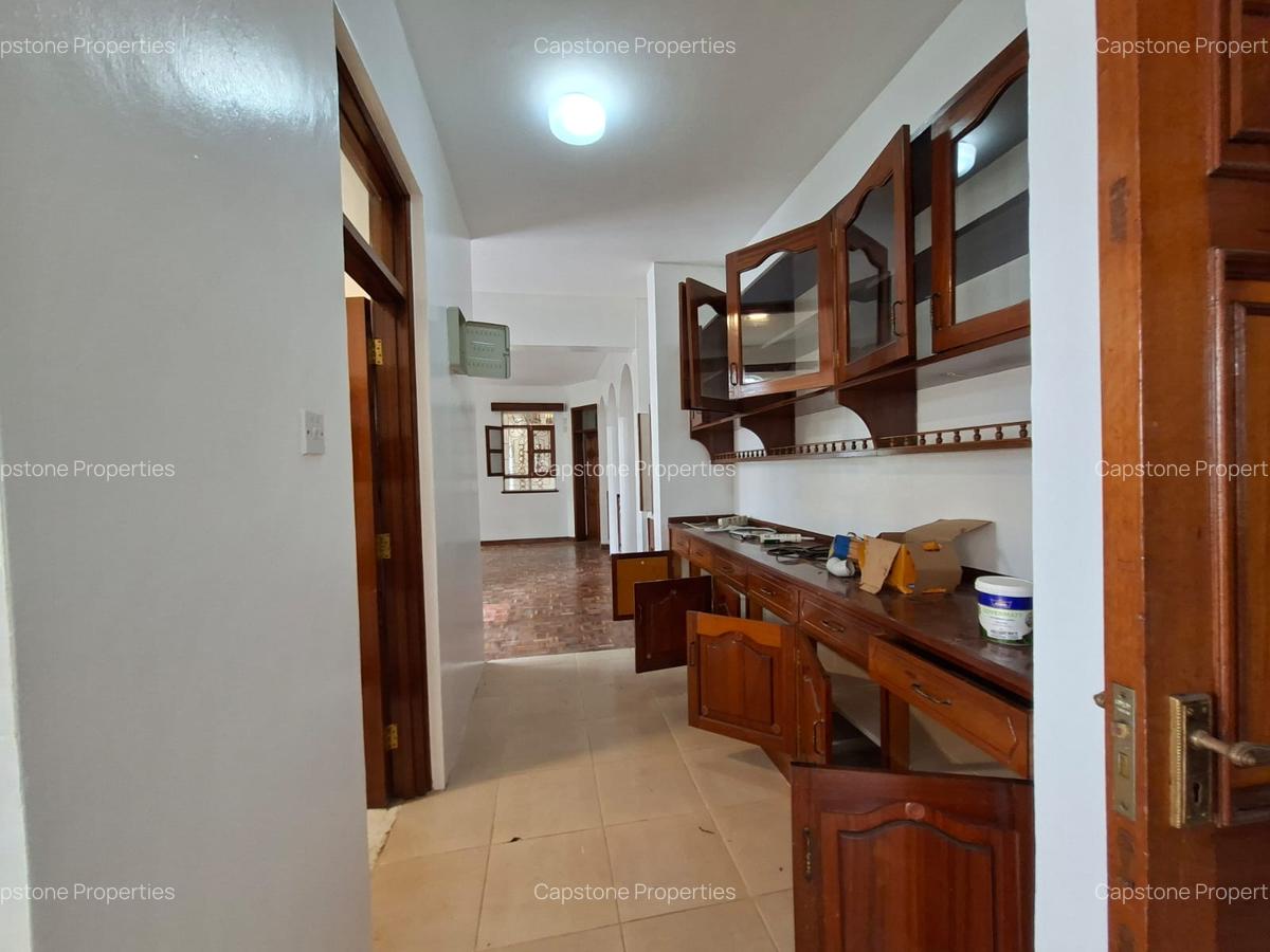 5 Bed House with En Suite in Nyari - 5