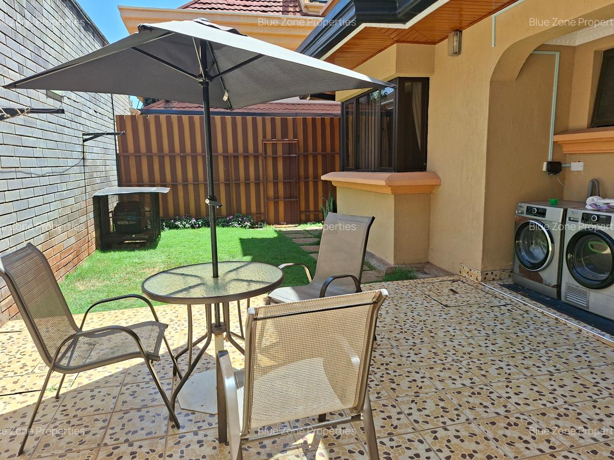 4 Bed Townhouse with En Suite at Close To Un - 11