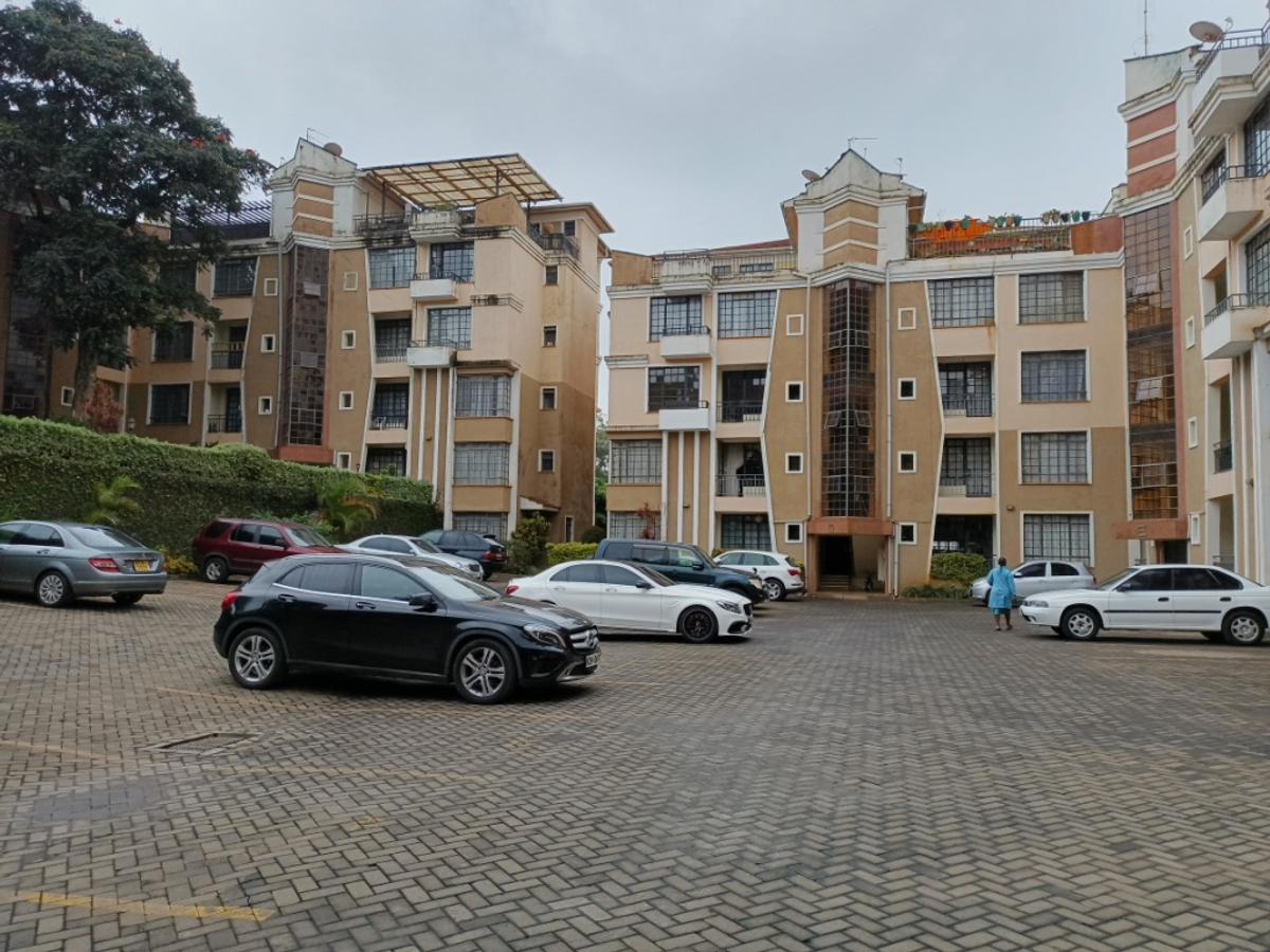 3 Bed Apartment with En Suite at Riverside Drive - 14