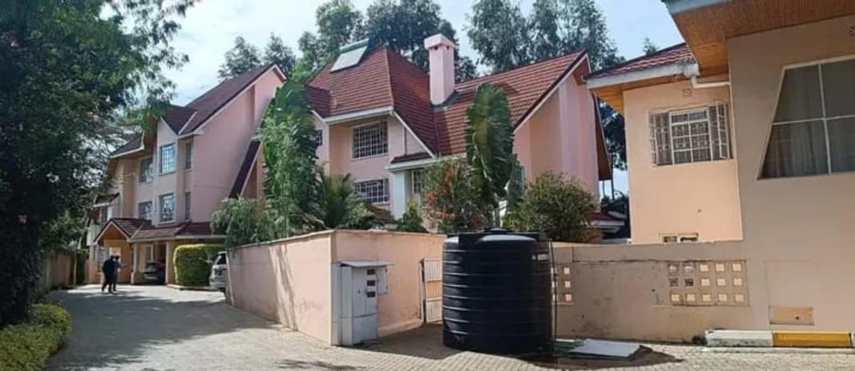 5 Bed Townhouse with En Suite in Lavington - 1