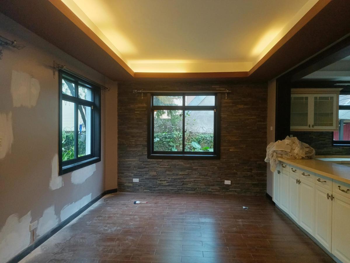 5 Bed Townhouse with En Suite at Lavington - 10