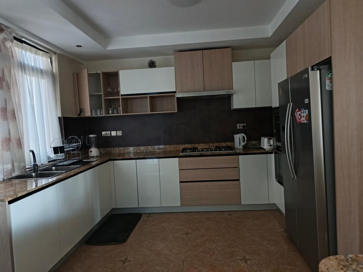 Furnished 3 Bed Apartment with En Suite in Riverside - 2