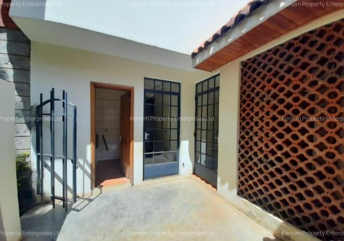 4 Bed Townhouse with En Suite in Lavington - 10