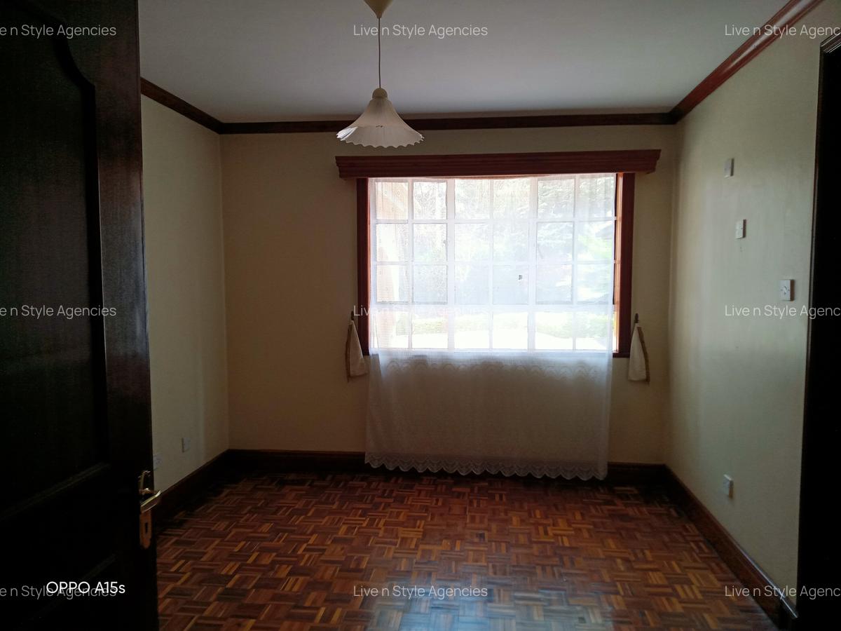 5 Bed House with En Suite in Runda - 10