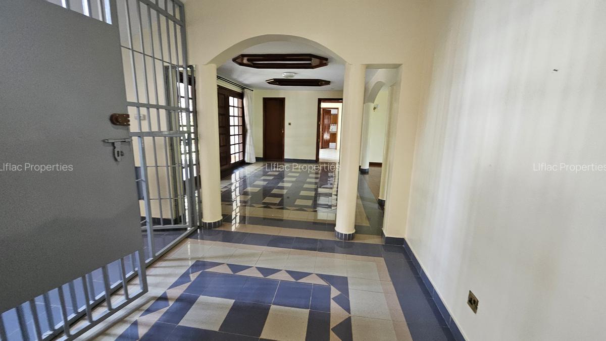 6 Bed House with En Suite in Runda - 20