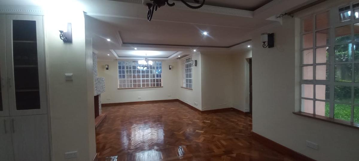 5 Bed Townhouse with En Suite at Lavington Green - 4