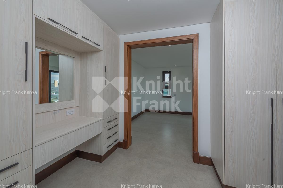 5 Bed Townhouse with En Suite at Isk Road - 7