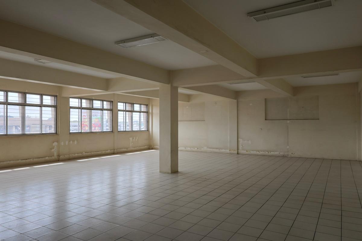 4,830 ft² Office with Service Charge Included in Industrial Area - 10
