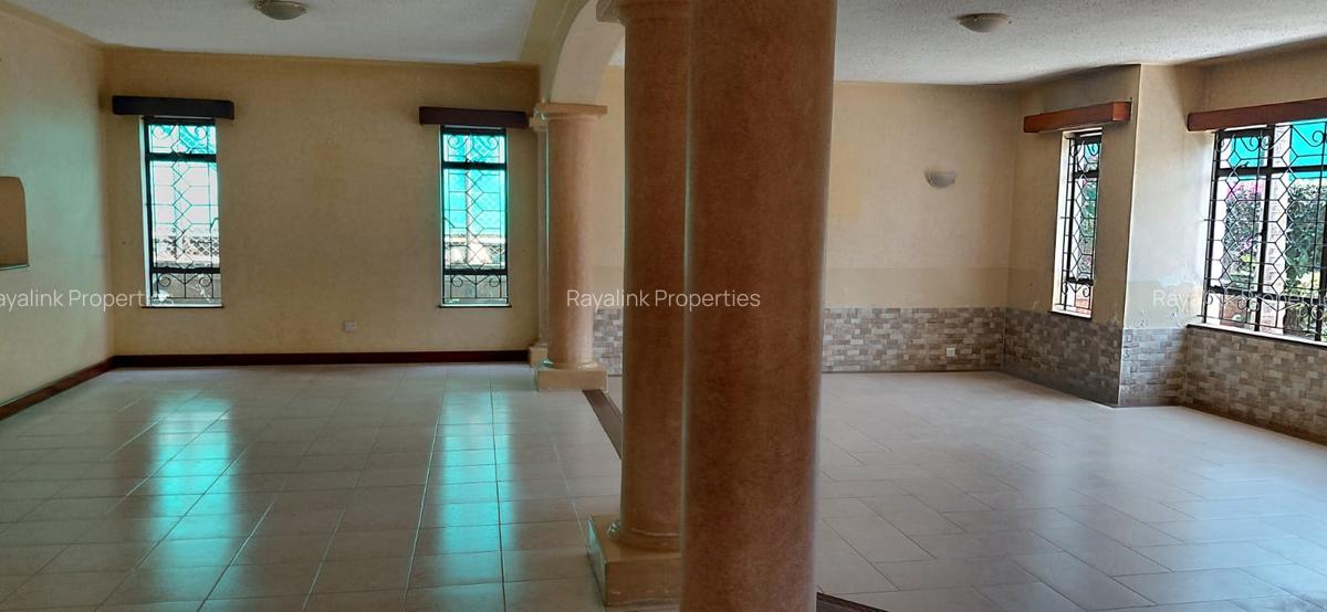 4 Bed Townhouse with En Suite at Grivellea - 13