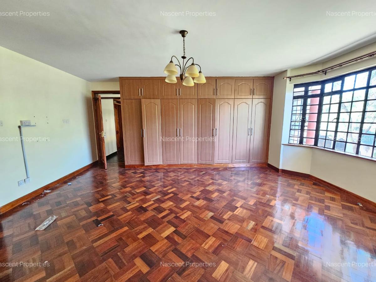 4 Bed House with En Suite in Runda - 17